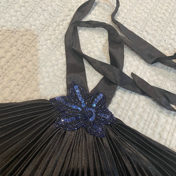 Silk pleated halter.Embellished on front Neverworn - Picture 2 of 4